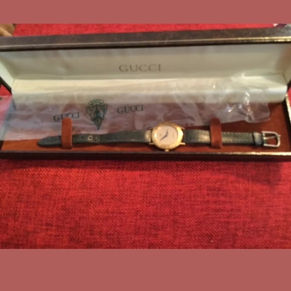 Ladies Gucci Watch - Picture 3 of 6